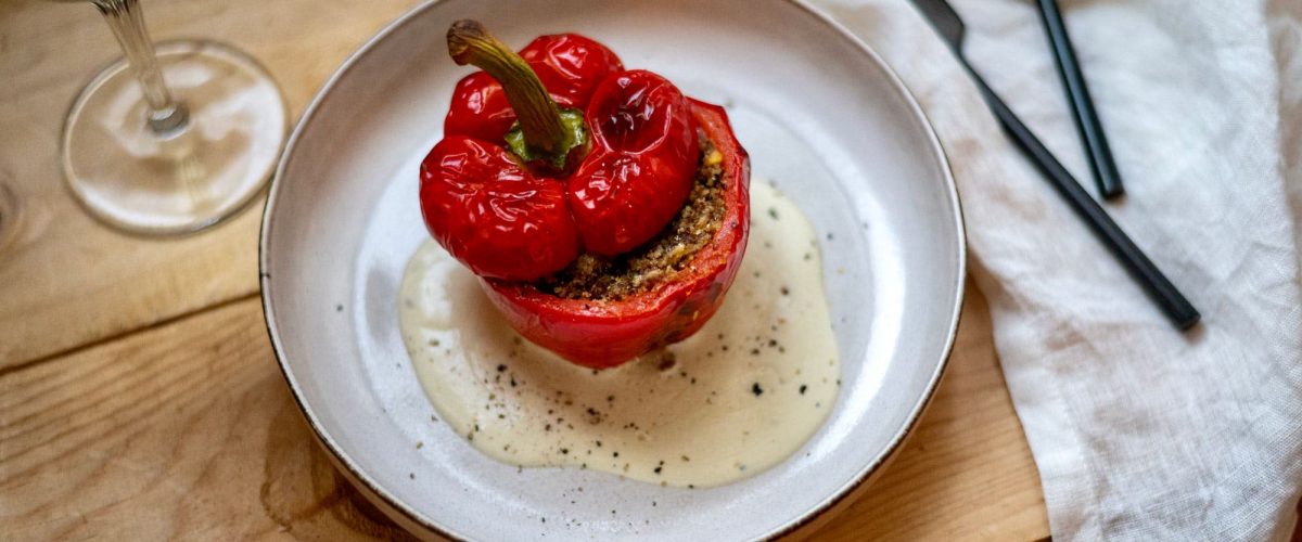 Poivrons farcis végétariens et crème de feta